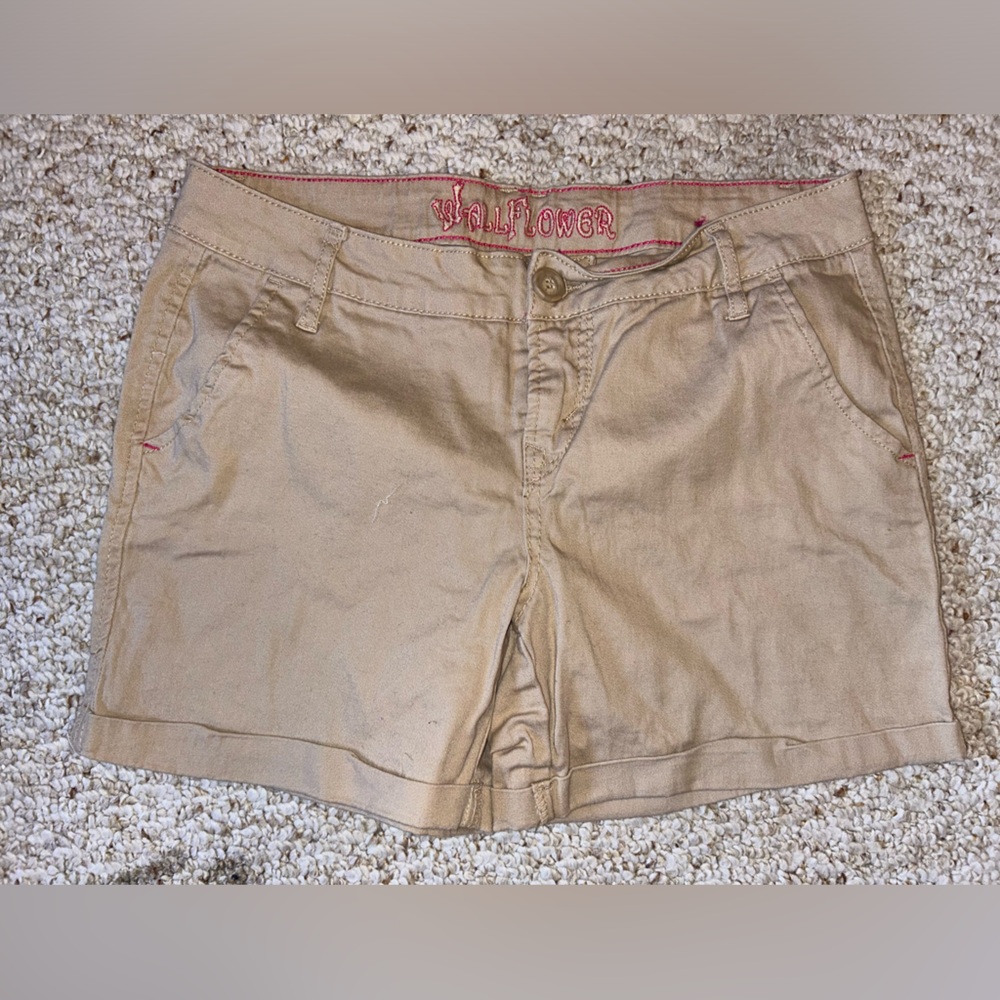 Khaki women’s shorts